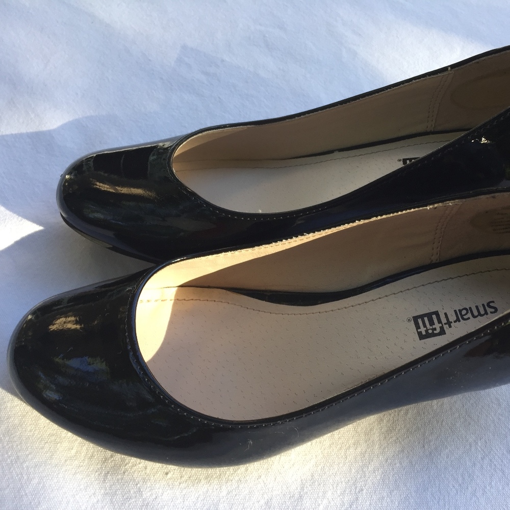 Girl's Smart Fit "patent look" Shoes